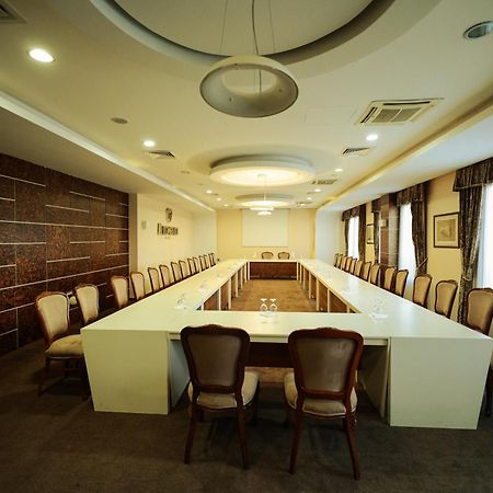 Amazona Hotel Pristina Kültér fotó