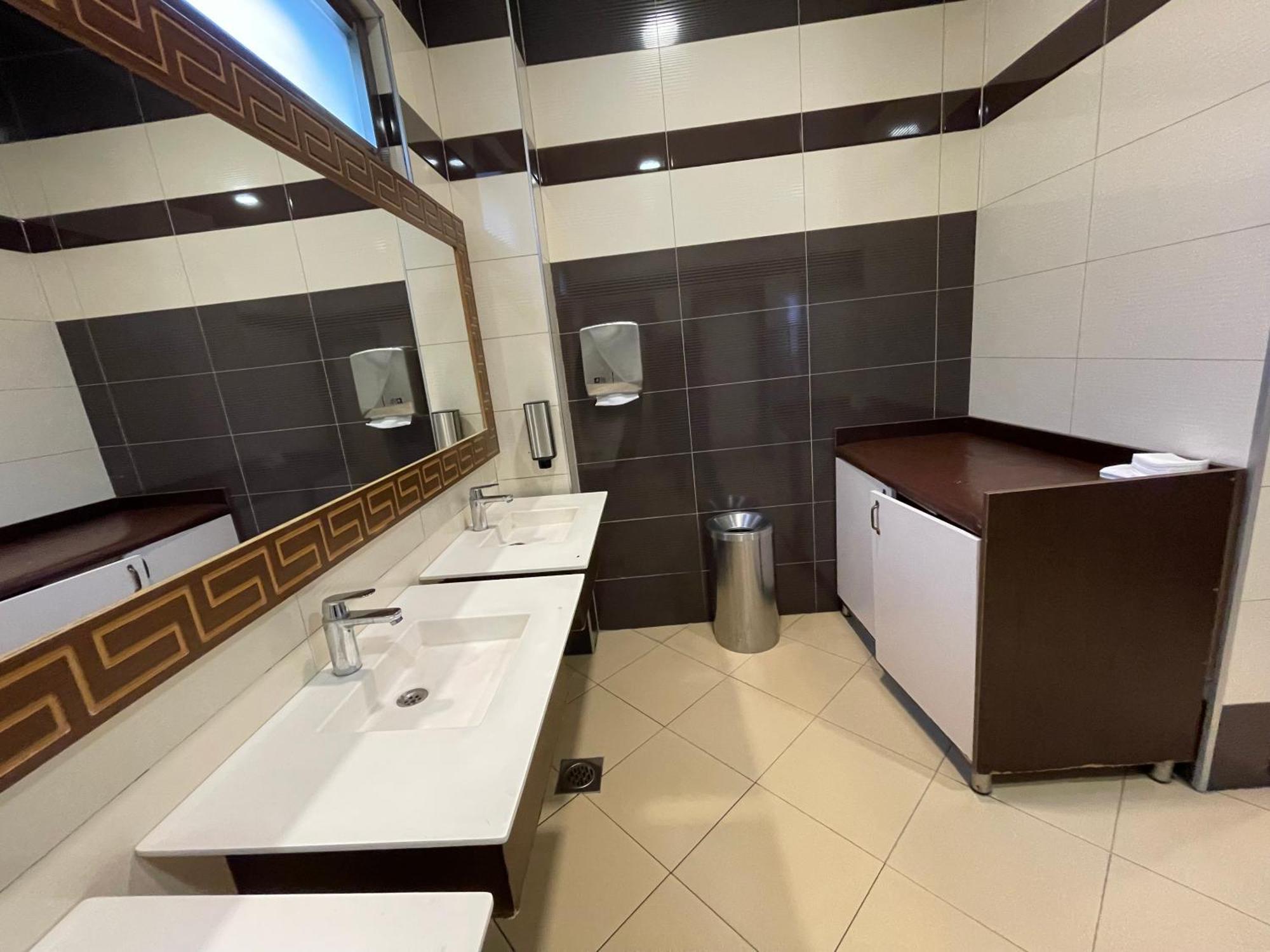 Amazona Hotel Pristina Kültér fotó