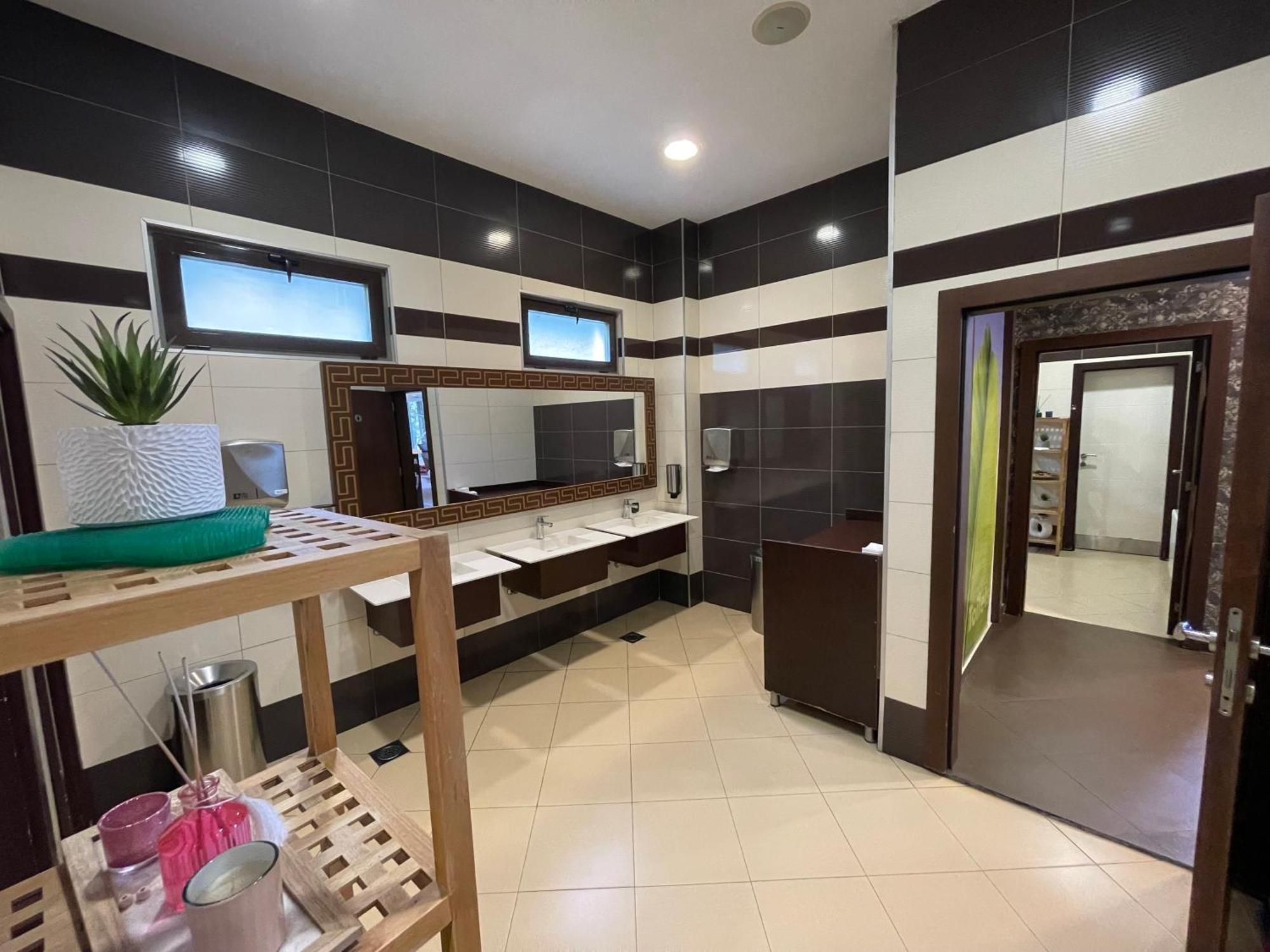 Amazona Hotel Pristina Kültér fotó