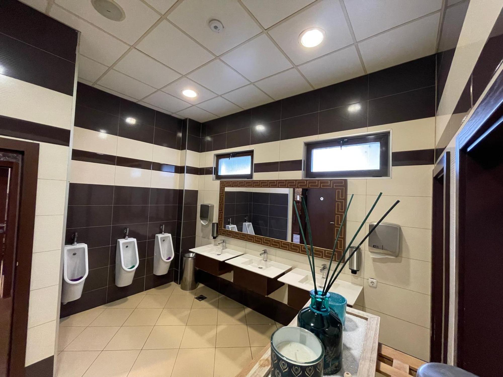 Amazona Hotel Pristina Kültér fotó
