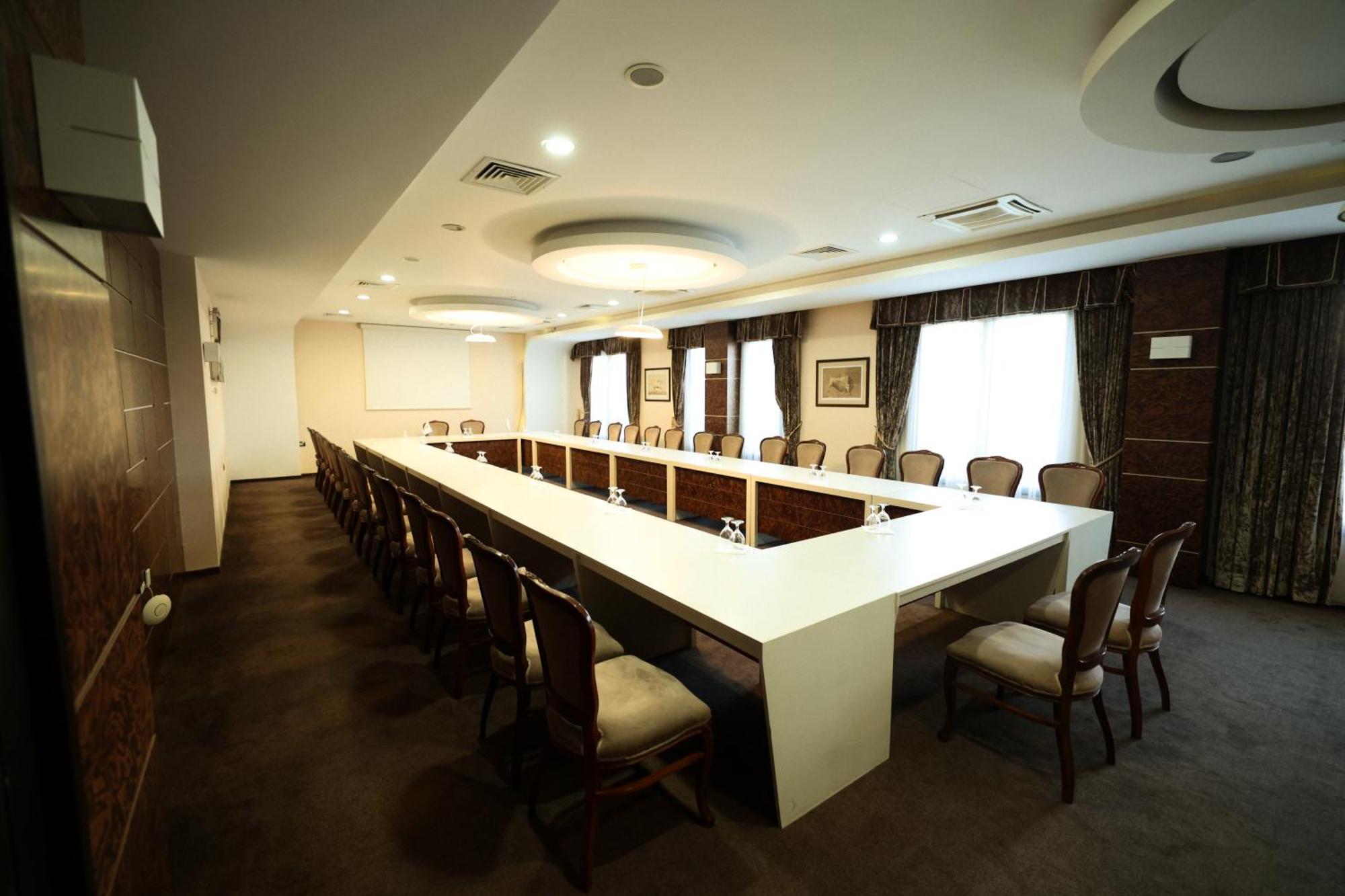 Amazona Hotel Pristina Kültér fotó