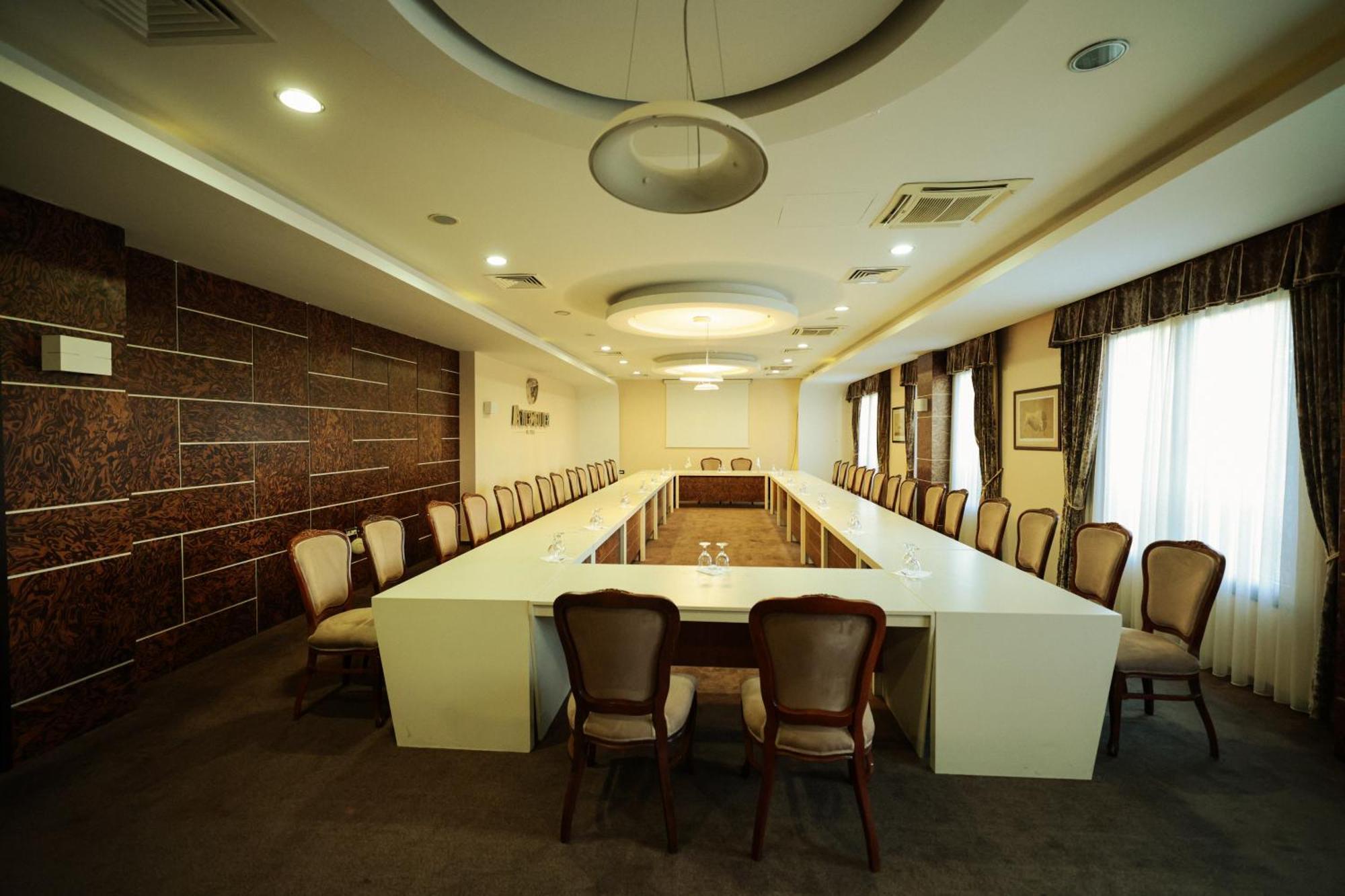 Amazona Hotel Pristina Kültér fotó