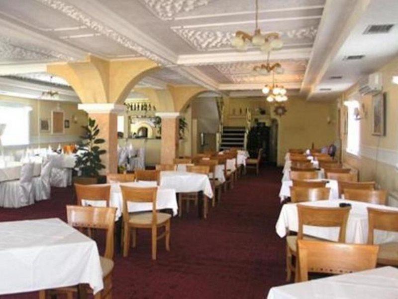 Amazona Hotel Pristina Kültér fotó