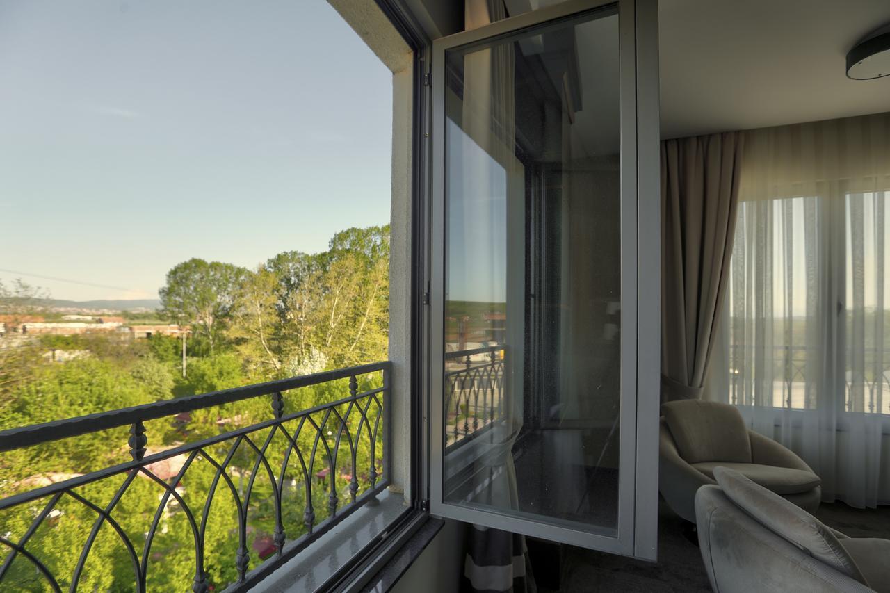 Amazona Hotel Pristina Kültér fotó
