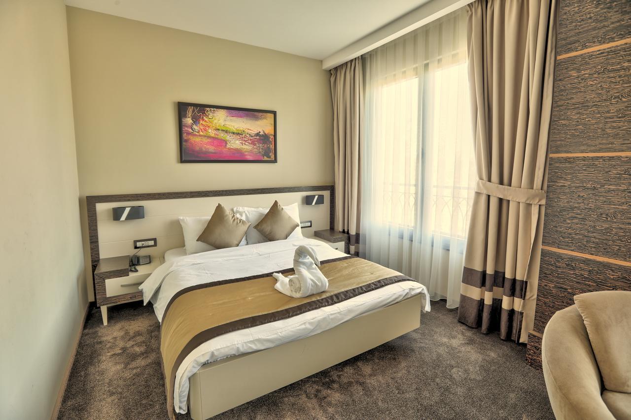 Amazona Hotel Pristina Kültér fotó
