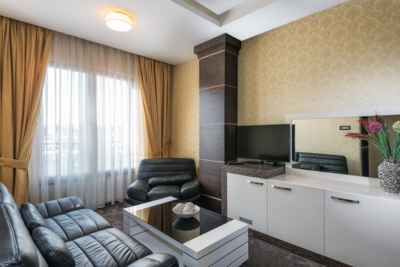 Amazona Hotel Pristina Kültér fotó