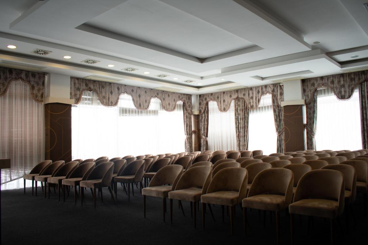 Amazona Hotel Pristina Kültér fotó